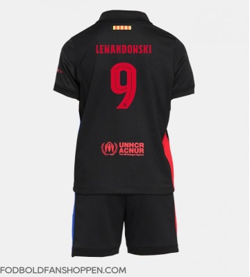 Barcelona Robert Lewandowski #9 Udebanetrøje Børn 2024-25 Kortærmet (+ Korte bukser)